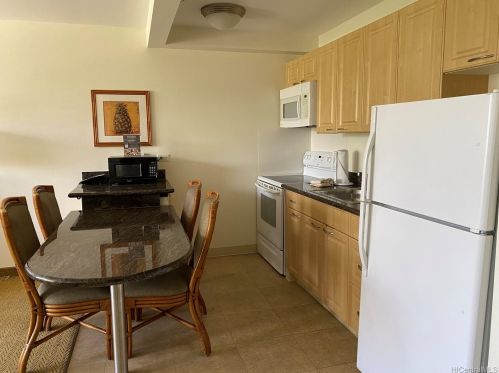 229 Paoakalani Ave, Honolulu, HI 96815-3764