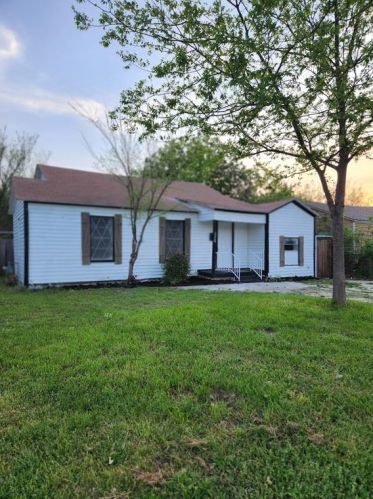 3328 Lynnfield Dr, Fort Worth, TX 76103-3029