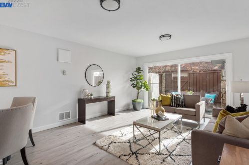 14127 Doolittle Dr, San Leandro, CA 94577-5539