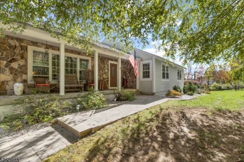 39 Fox Chase Rd, Chester, NJ 07930-2917