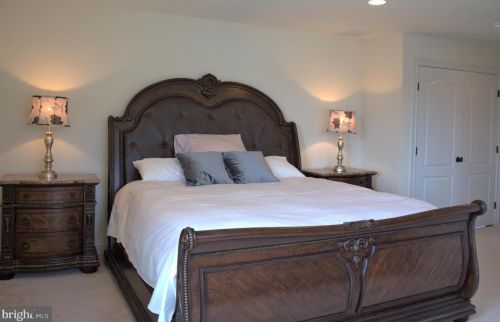87 Leavitt Ln, Princeton NJ  08540-3921 exterior