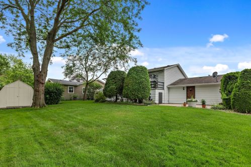 547 Stonehaven Ave, Elk Grove Vlg, IL 60007-3537