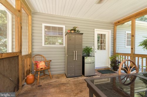 107 Featherbed Ln, Harpers Ferry WV 25425-4982 exterior