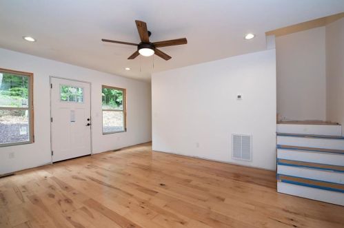 202 Duncan Bridge Ct, Cleveland, GA 30528-0032