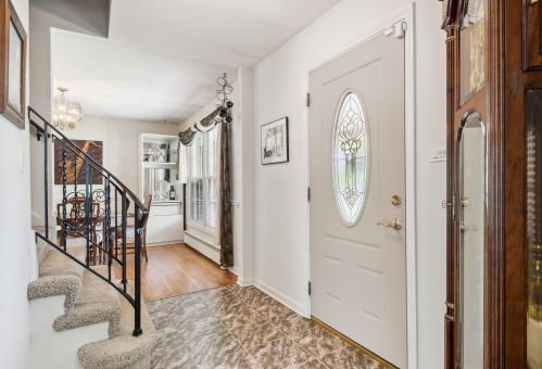 1628 Executive Ln, Glenview, IL 60026-1538