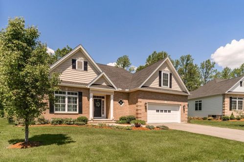 305 Richmond Glen Dr, Cheshire, CT 06410