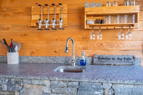 874 Pheasant Hill Rd, Summit Point WV  25446-3634 exterior