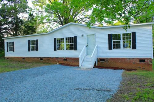 300 Hemp St, Robbins, NC 27325-8194