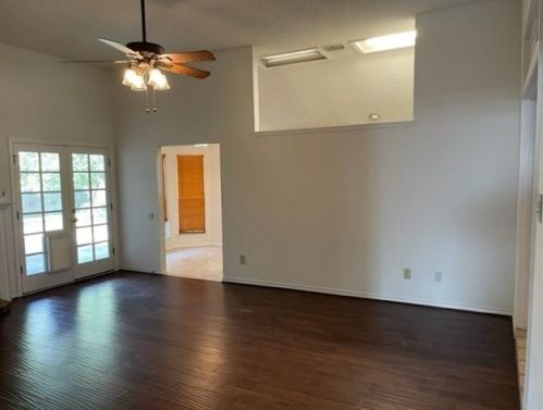 1300 Savoy Dr, Carrollton TX  75006-2946 exterior