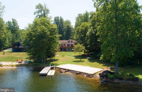 379 Cooke Ln, Bumpass, VA 23024-4602