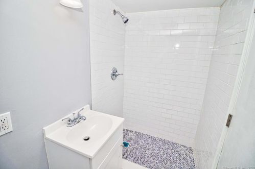 5 Walnut Ave, Huntington CT  06484-2913 exterior