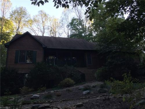 7487 Weitzel Dr, Summerfield, NC 27358-9320
