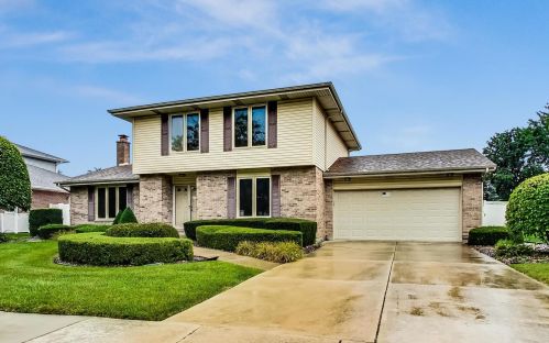 9239 Bedford Ln, Orland Park, IL 60462-6745