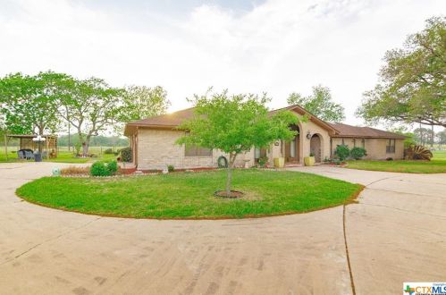 160 Love Rd, Victoria, TX 77904-4517