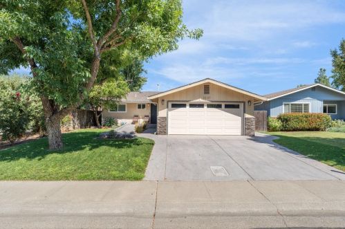 3007 Bryant Pl, Davis, CA 95618-1613