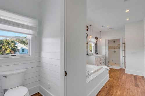 2201 Palm Blvd, Isle Of Palms SC  29451-2349 exterior