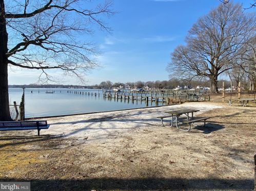 4946 Beech St, Shady Side MD 20764-9666 exterior