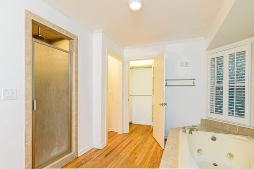 1543 Knob Hl Dr, Atlanta GA  30329-3208 exterior
