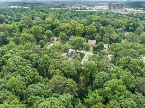 2654 Ellwood Dr, Atlanta GA  30305-3866 exterior