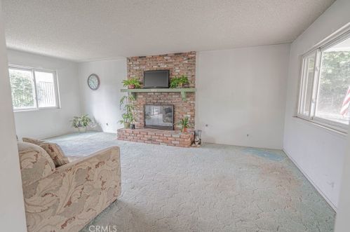 4 Washburn St, Simi Valley, CA 93065-4055