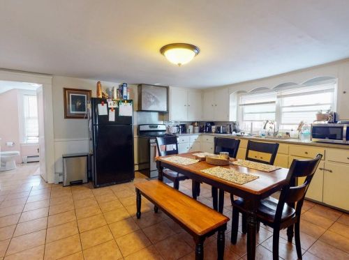 31 Pembroke Ave, Providence, RI 02908-2934