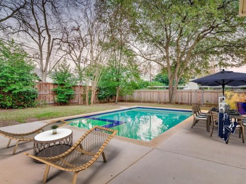 2406 Bowman Ave, Austin TX  78703-2312 exterior