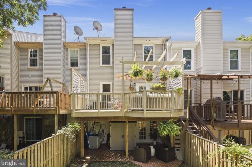 7391 Stream Way, Springfield VA  22152-3639 exterior