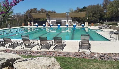 12524 Canyon Glen Dr, Austin TX  78732-2022 exterior