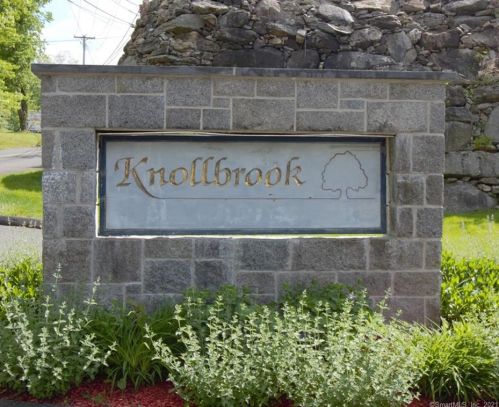 72 Cedarcrest Ct, Huntington CT  06484-3858 exterior