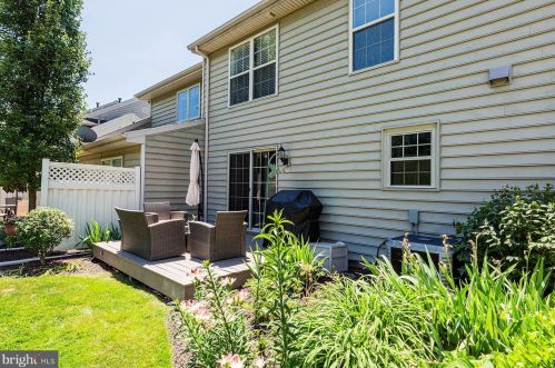 673 Royal Vw Dr, Lancaster PA  17601-2873 exterior