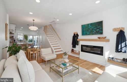 2023 Fitzwater St, Philadelphia PA  19146-1332 exterior