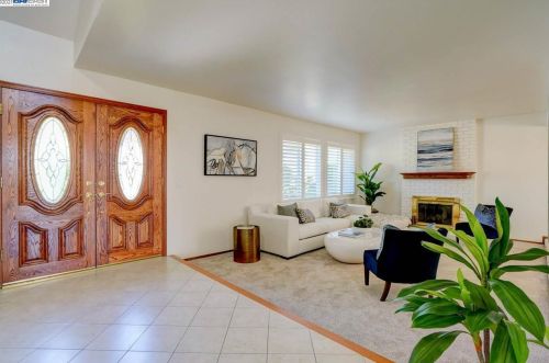 5773 Thousand Oaks Dr, Hayward, CA 94552-1752