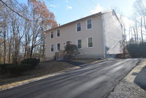4 Desforge Ln, Derry, NH 03038-4911