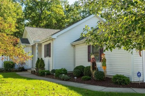 6672 Hidden Lk Trl, Cleveland OH  44141-3176 exterior