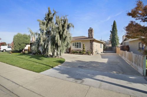 324 Oak Ave, Ripon, CA 95366-2132
