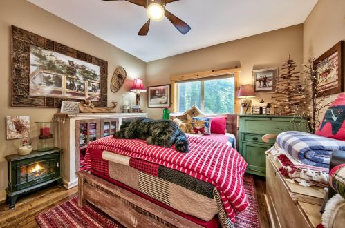 14175 Pathway Ave, Truckee CA  96161-6228 exterior