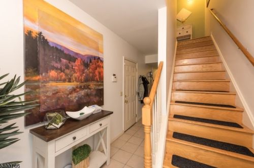 1 44th St, Maplewood, NJ 07040-3017
