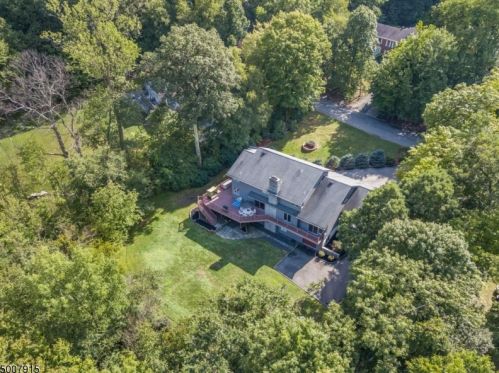 46 Round Hill Rd, Kinnelon, NJ 07405-3219