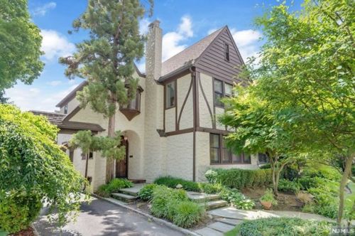1303 Hudson Rd, Teaneck, NJ 07666-2127