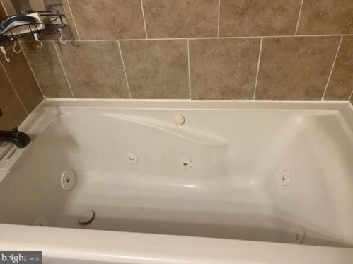 194 Evergreen Dr, Charles Town WV 25414-5872 exterior