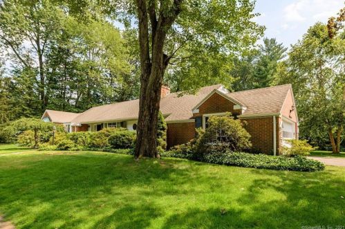 66 Pilgrim Rd, Hartford, CT 06117-2242