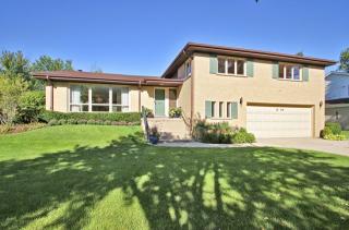 1508 Blackthorn Dr, Glenview, IL 60025-2011
