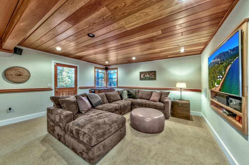 11114 Mougle Ln, Truckee CA  96161-6105 exterior