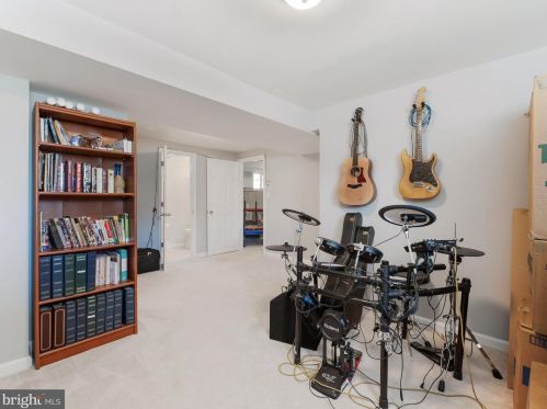 810 Venice Dr, Silver Spring MD 20904-2065 exterior