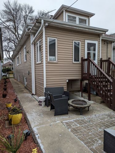 5045 Windsor Ave, Chicago, IL 60630-3926