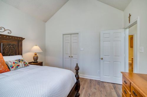 2111 Daniel Way, Carrollton TX 75006-1666 exterior