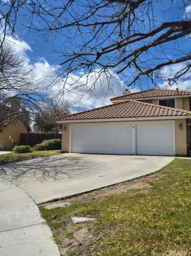 812 Autumn Mist Ln, San Jacinto, CA 92582-6215