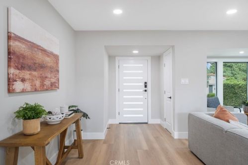 14942 Camarillo St, Van Nuys CA  91403-2004 exterior