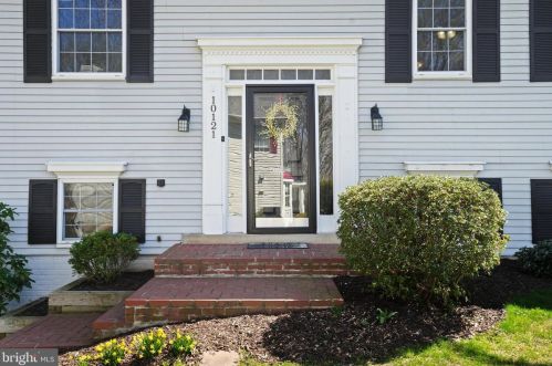 10121 Schoolhouse Woods Ct, Springfield VA  22015-2725 exterior