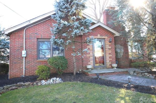 215 Grandview Ave, Edison, NJ 08837-2766
